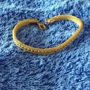 Pretty gold bracelet​
